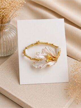 Atterri Floral Statement Bracelet 🤍